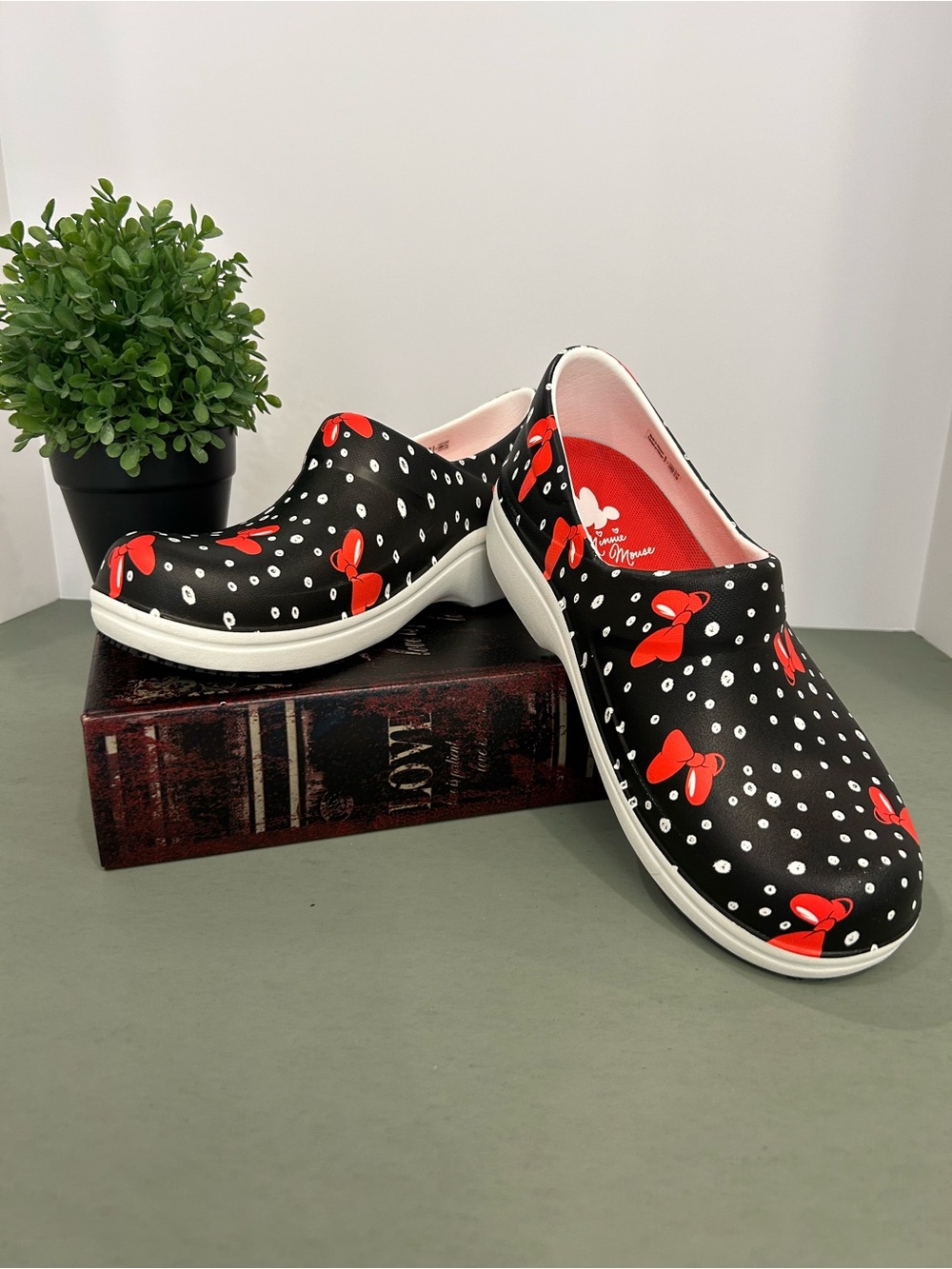 CROCS Slip-On Minnie Mouse Clogs in Black with Red Bow and White Polka Dots